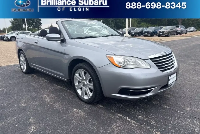 2013 Chrysler 200 Touring photo 1