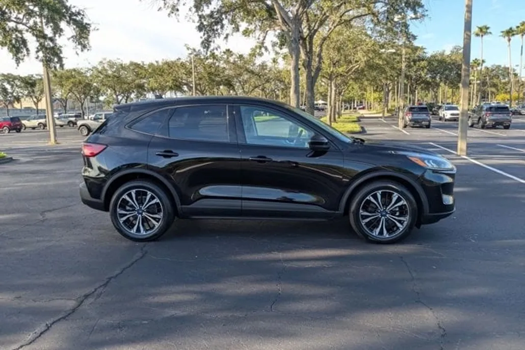 2021 Ford Escape SE Hybrid photo 1