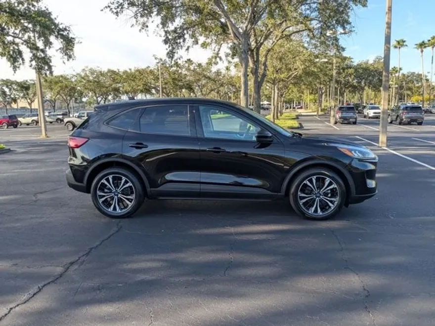 2021 Ford Escape SE Hybrid photo 1