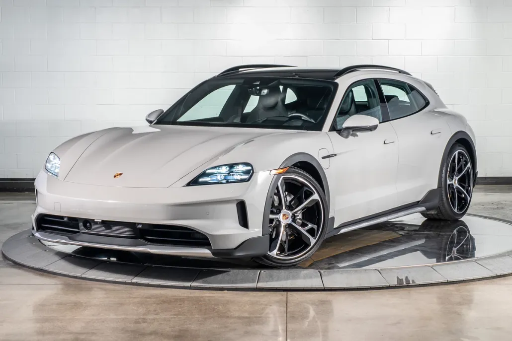 2025 Porsche Taycan Cross Turismo 4 photo 1