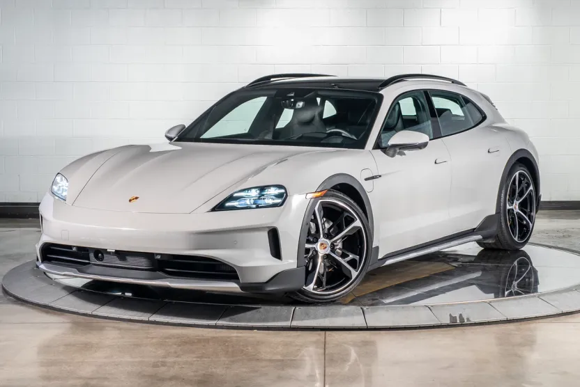 2025 Porsche Taycan Cross Turismo 4 photo 1