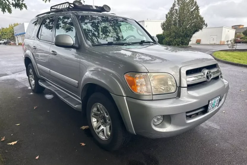 2005 Toyota Sequoia SR5 photo 1