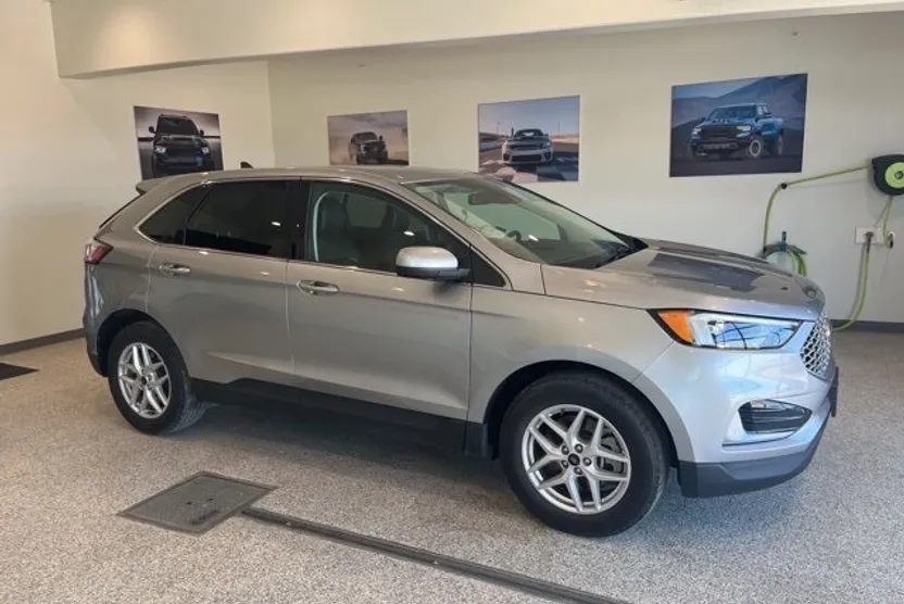 2024 Ford Edge SEL photo 1
