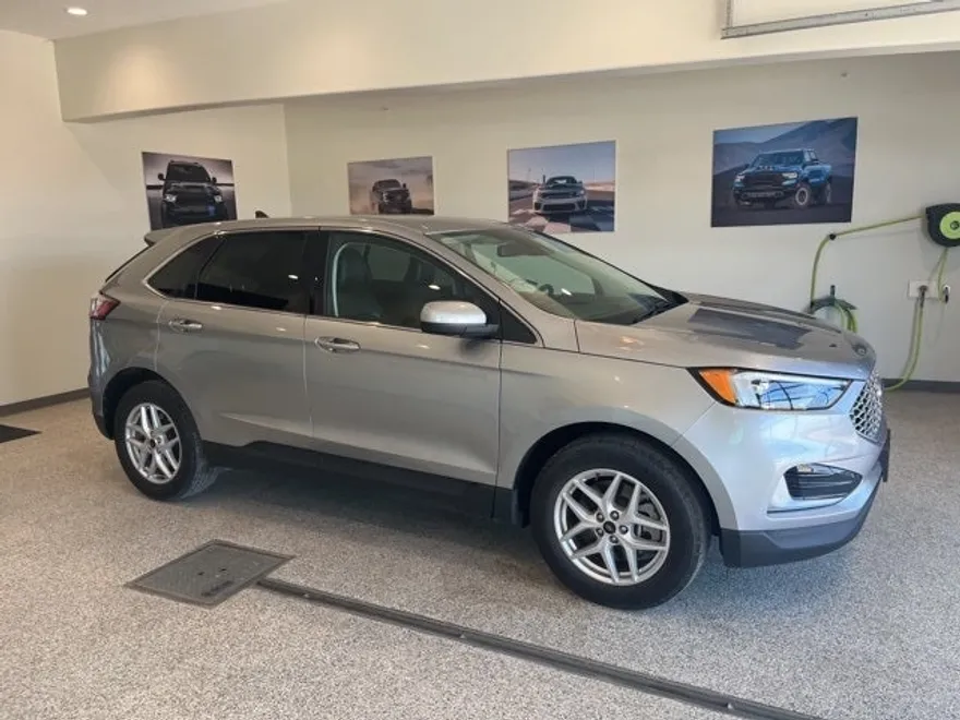 2024 Ford Edge SEL photo 1