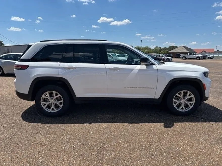 2023 Jeep Grand Cherokee Limited photo 1