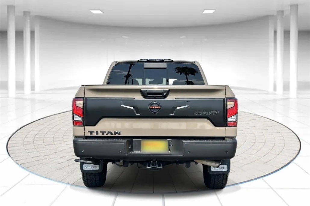 2021 Nissan Titan PRO-4X photo 1