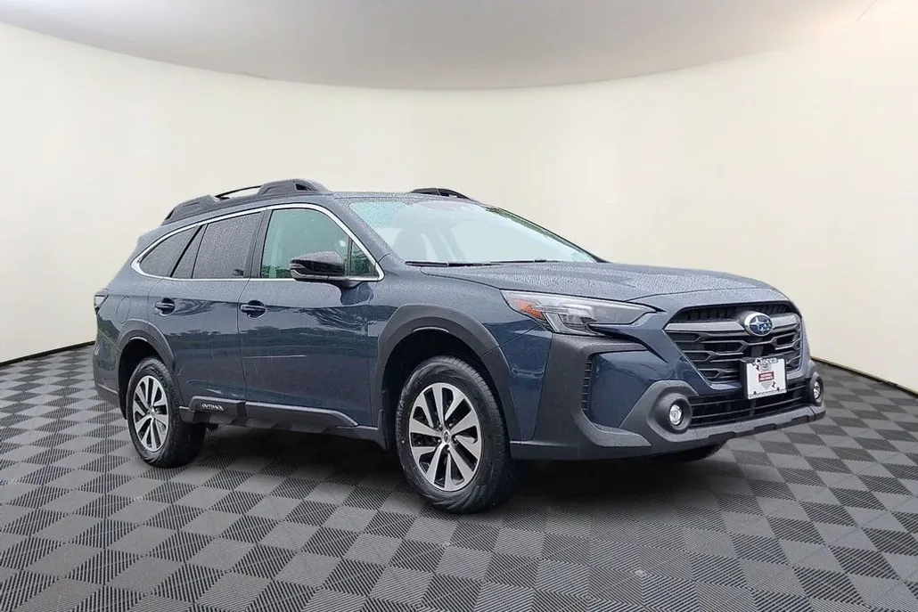 2023 Subaru Outback Premium photo 1