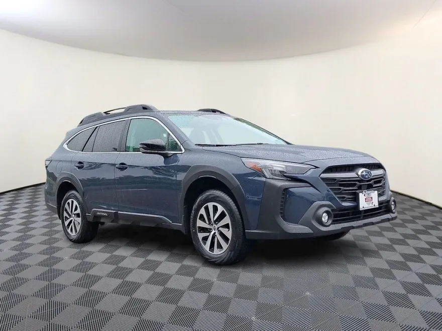 2023 Subaru Outback Premium photo 1