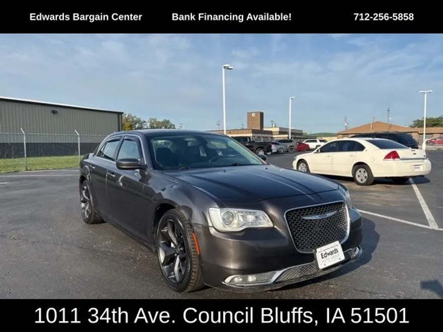 2020 Chrysler 300 Touring photo 1