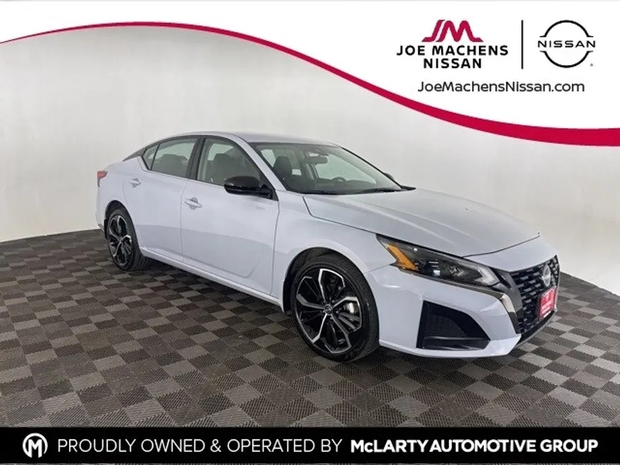 2023 Nissan Altima 2.5 SR photo 1