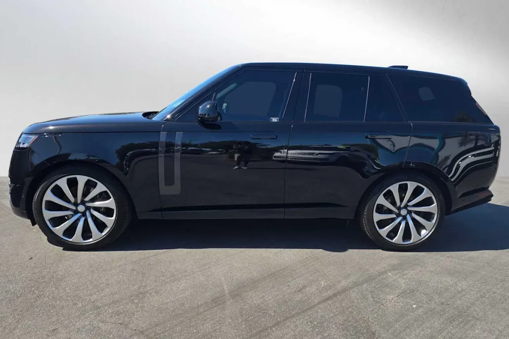 2025 Land Rover Range Rover SE photo 1