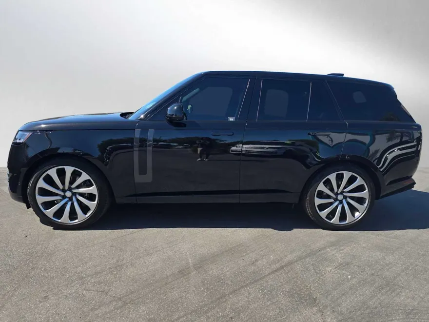 2025 Land Rover Range Rover SE photo 1