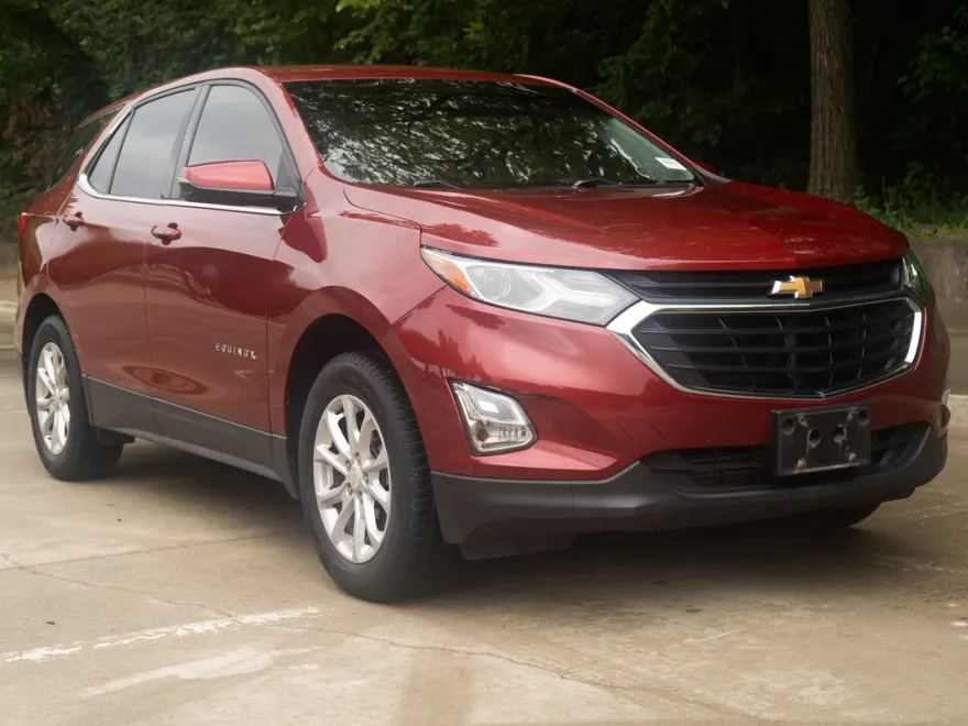 2019 Chevrolet Equinox LT photo 1
