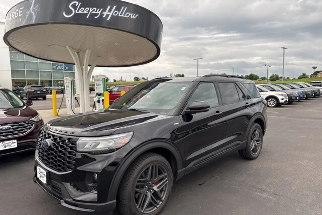 2025 Ford Explorer ST-Line photo 1