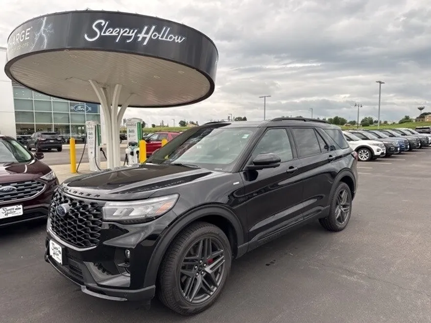 2025 Ford Explorer ST-Line photo 1
