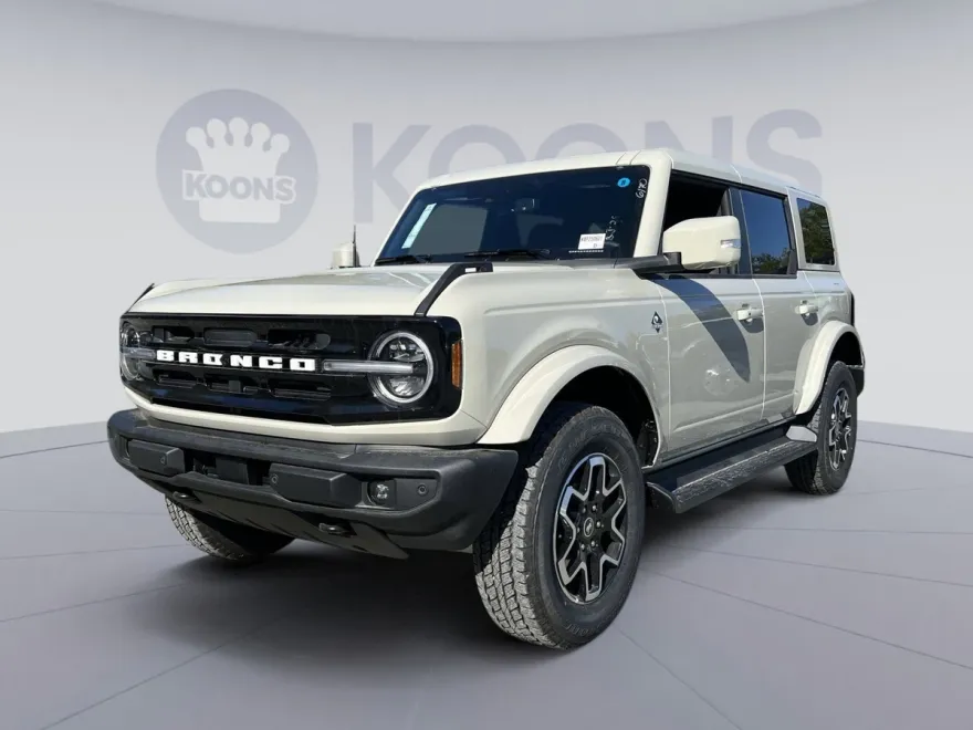 2025 Ford Bronco Outer Banks photo 1
