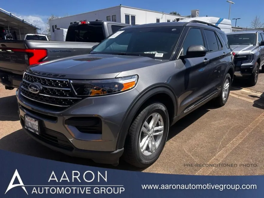 2023 Ford Explorer XLT photo 1
