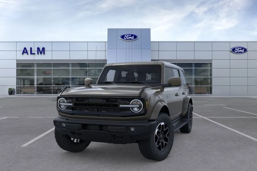 2025 Ford Bronco Outer Banks photo 1