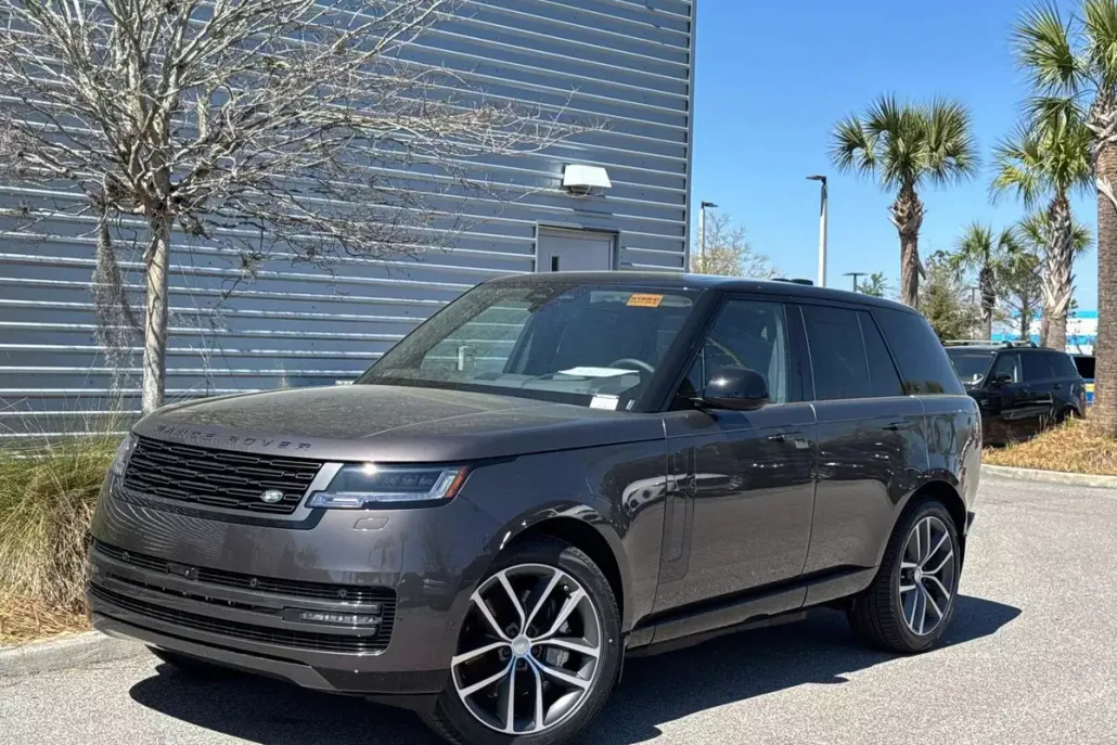 2025 Land Rover Range Rover SE photo 1