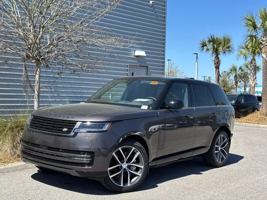 2025 Land Rover Range Rover SE photo 1