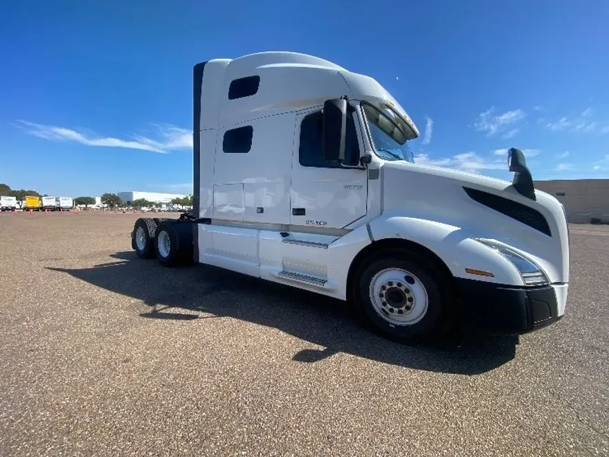 2022 Volvo Truck VNL photo 1