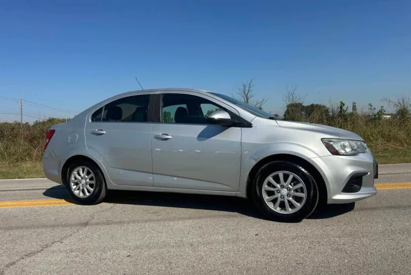 2018 Chevrolet Sonic LT photo 1