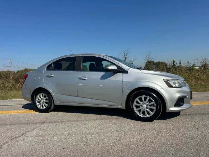 2018 Chevrolet Sonic LT photo 1