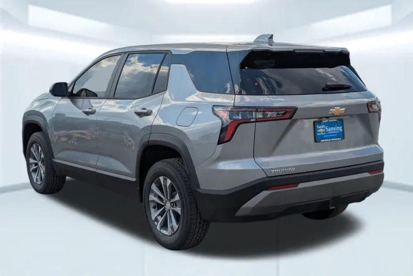 2026 Chevrolet Equinox LT photo 1