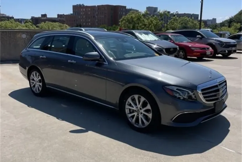 2018 Mercedes Benz E 400 photo 1