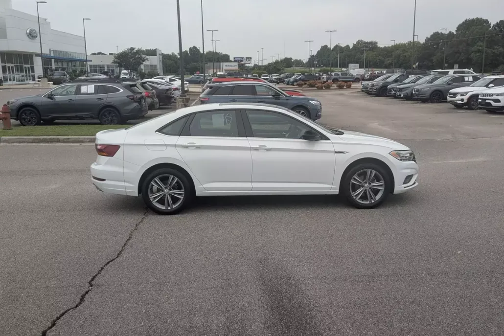 2019 Volkswagen Jetta R-Line photo 1