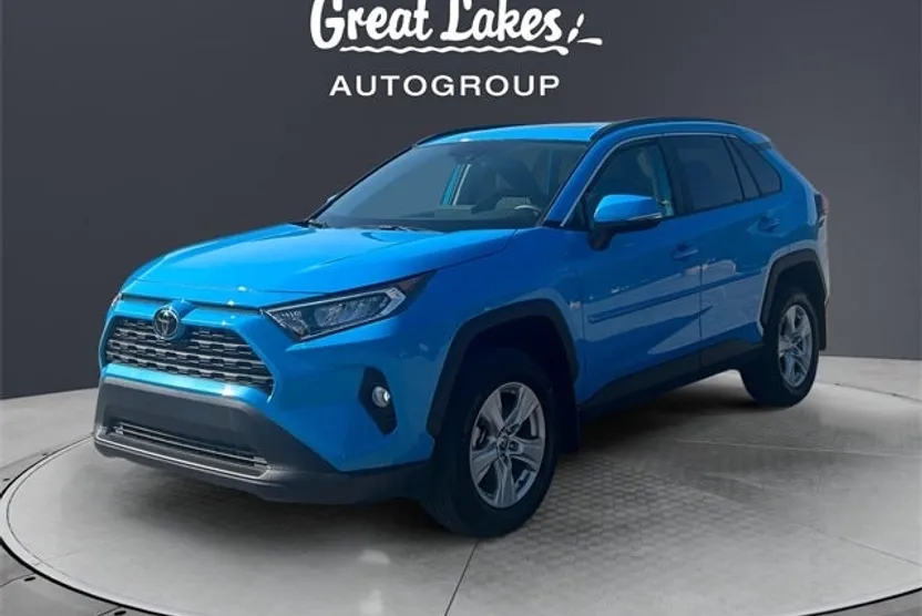 2021 Toyota RAV4 XLE photo 1