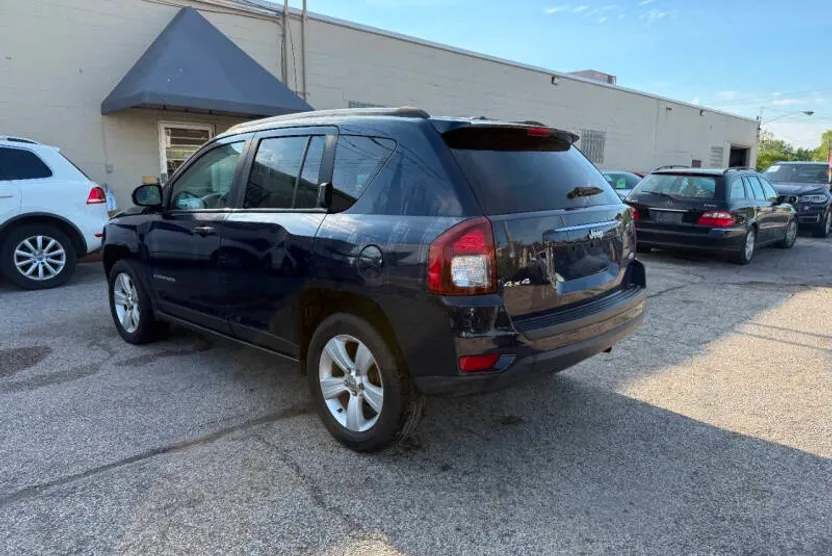 2017 Jeep Compass Latitude photo 1