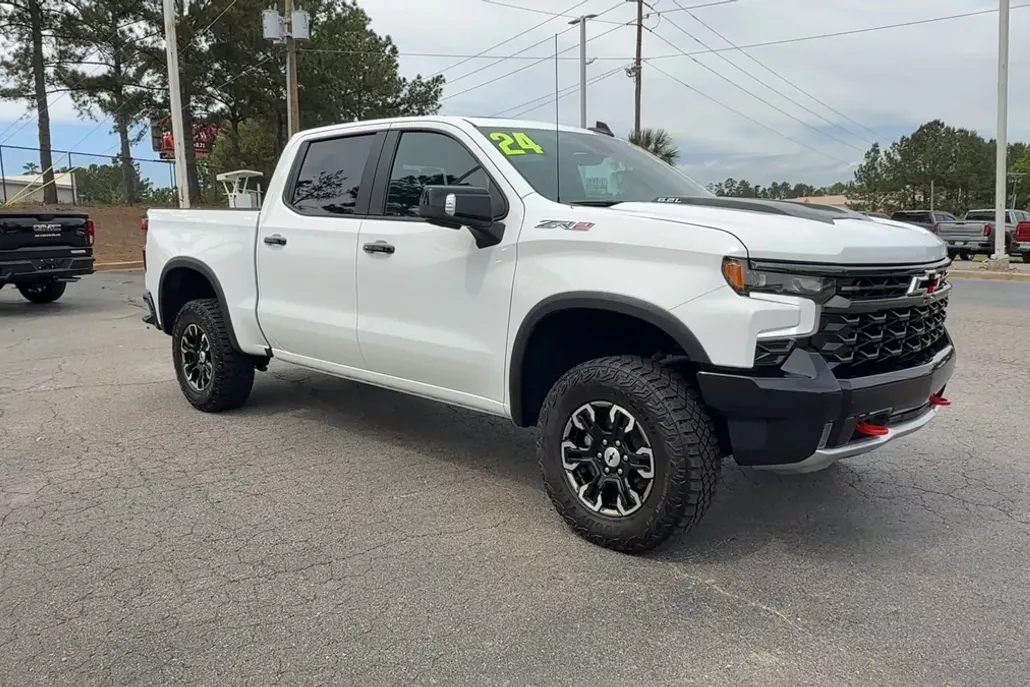 2024 Chevrolet Silverado 1500 ZR2 photo 1