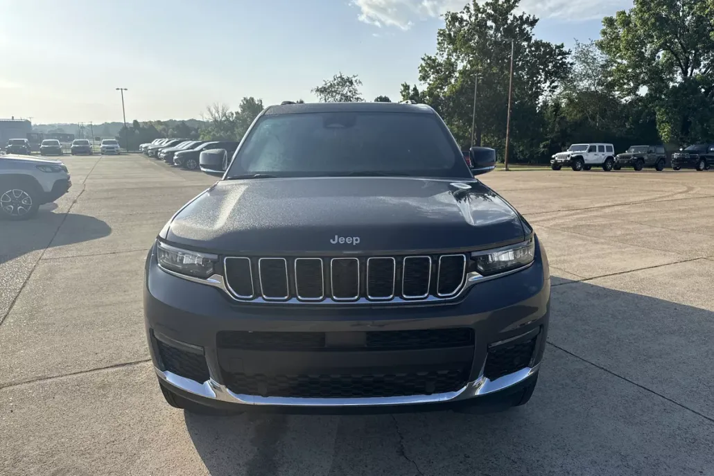 2025 Jeep Grand Cherokee Limited photo 1