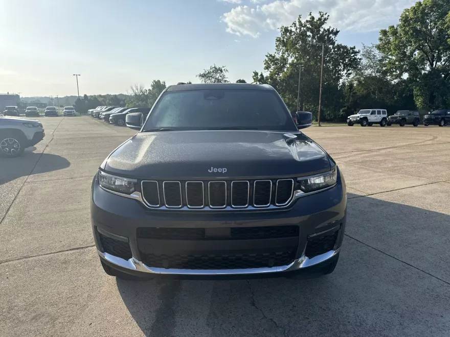 2025 Jeep Grand Cherokee Limited photo 1