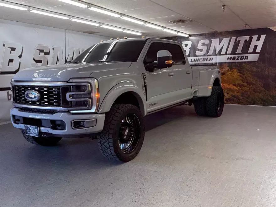 2025 Ford F-350 Platinum photo 1