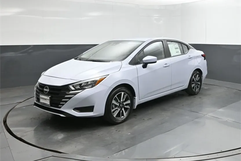 2025 Nissan Versa SV photo 1