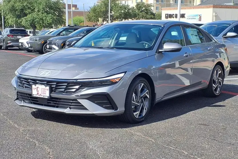 2025 Hyundai Elantra Limited photo 1