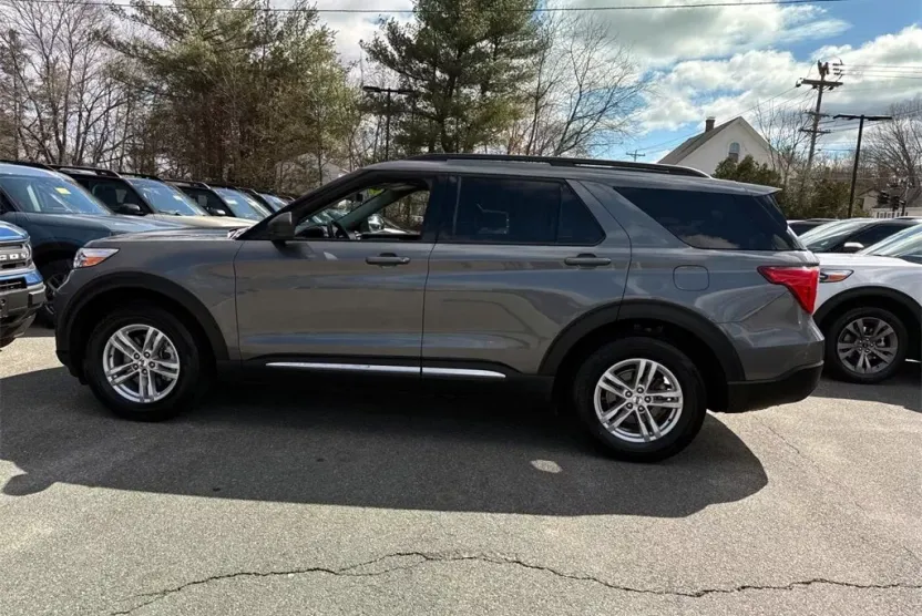 2022 Ford Explorer XLT photo 1