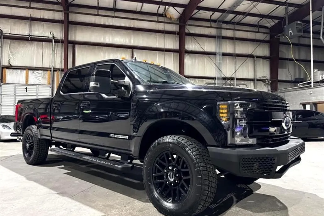 2019 Ford F-250 Lariat photo 1