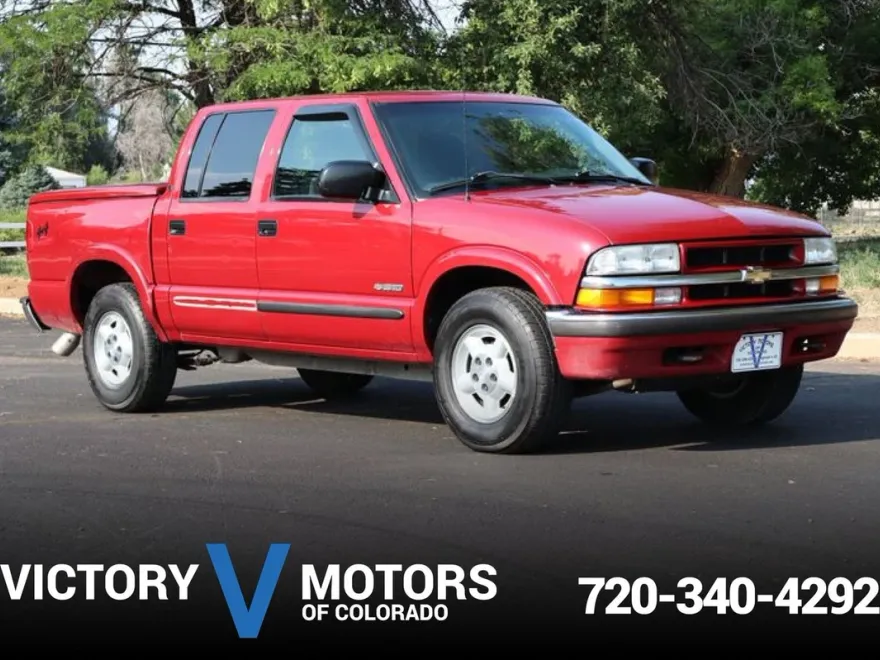 2002 Chevrolet S-10 Pickup photo 1