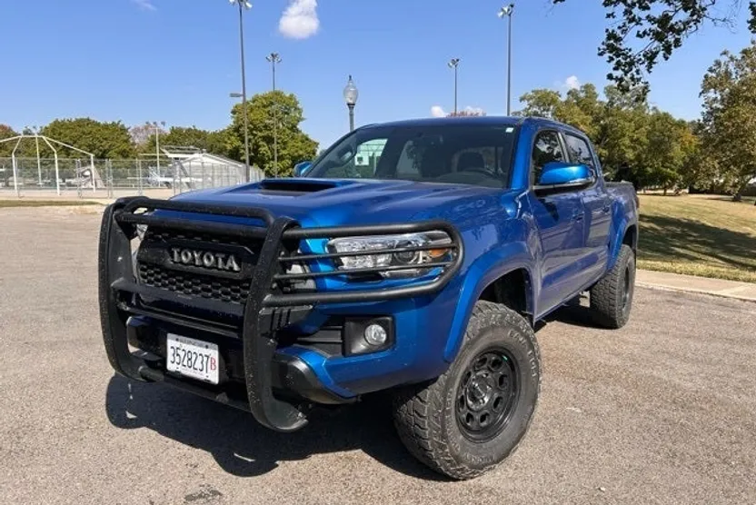 2016 Toyota Tacoma TRD Sport photo 1