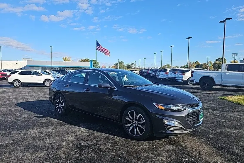 2022 Chevrolet Malibu RS photo 1