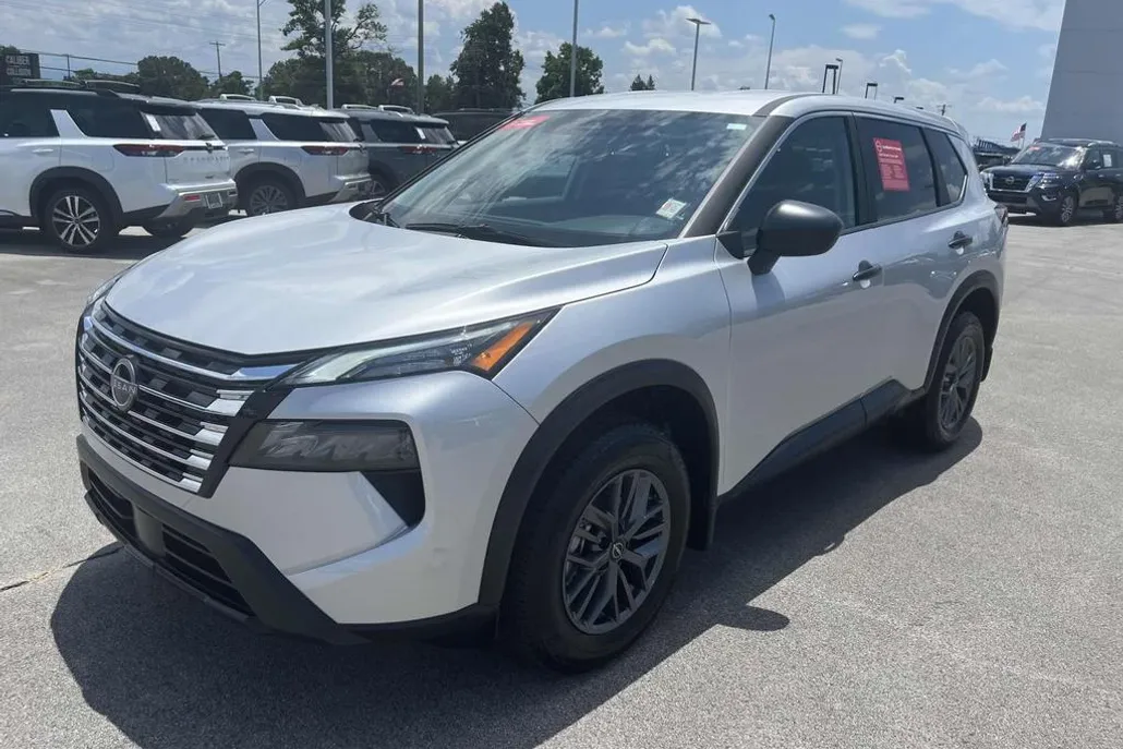 2025 Nissan Rogue S photo 1
