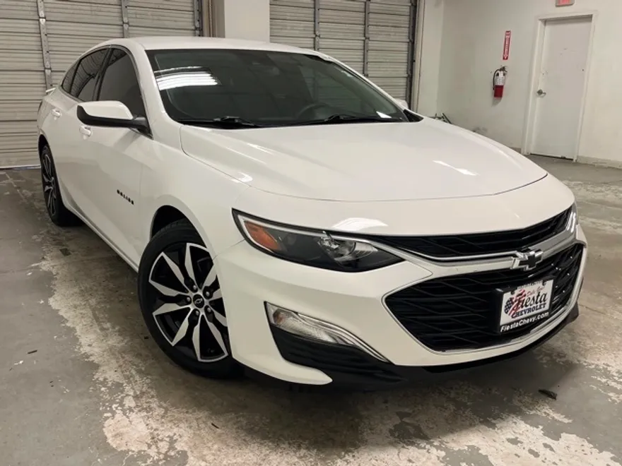 2024 Chevrolet Malibu RS photo 1