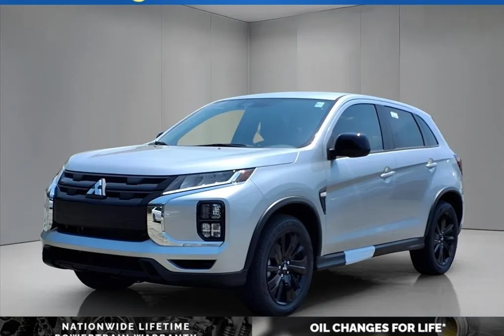 2025 Mitsubishi Outlander Sport LE photo 1