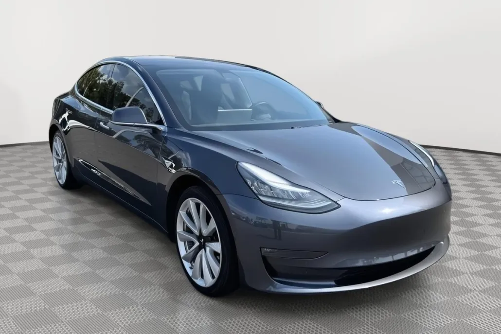 2019 Tesla Model 3 Mid Range photo 1