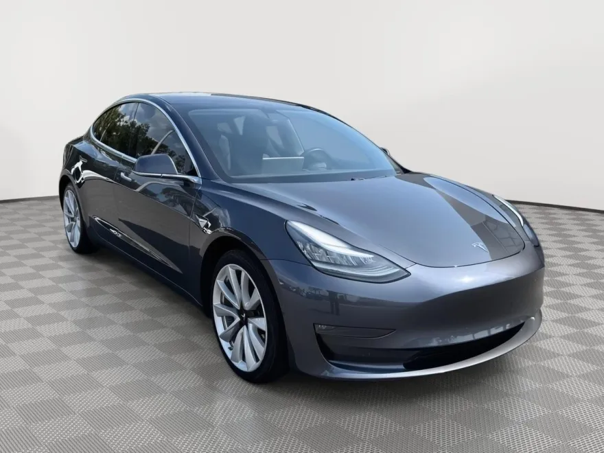 2019 Tesla Model 3 Mid Range photo 1