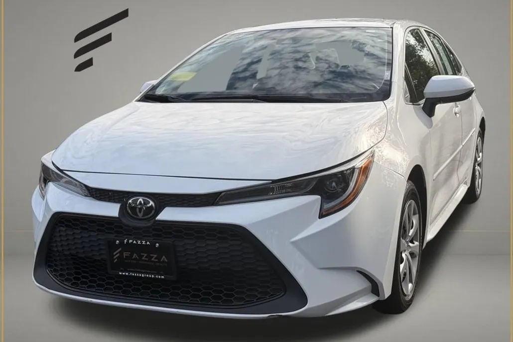 2021 Toyota Corolla LE photo 1