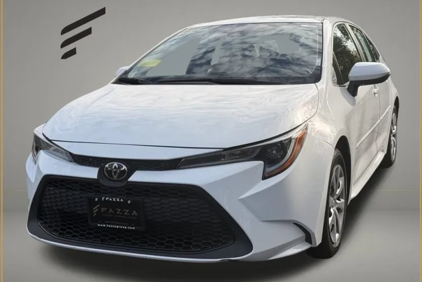 2021 Toyota Corolla LE photo 1
